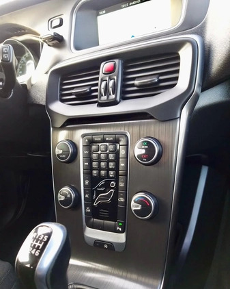 Volvo V40 cena 38900 przebieg: 171000, rok produkcji 2015 z Strzelce Opolskie małe 781